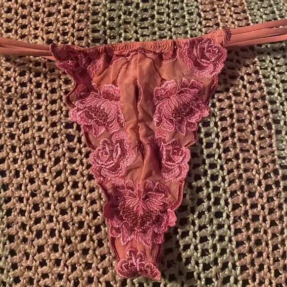 Vintage Victoria's Secret V-String Floral Lace Thong Panties - Picture 2 of 6